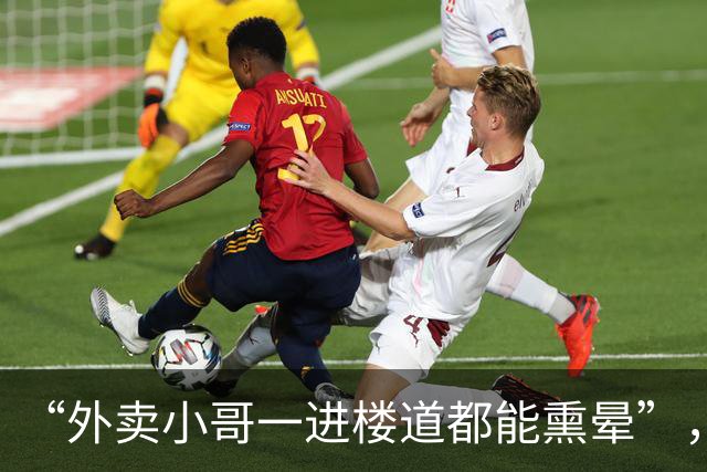 “外卖小哥一进楼道都能熏晕”，初中女孩上学， 楼道一地鞋，家庭教育藏在最不被看见的细节里